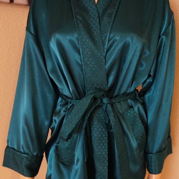 Sexy Emerald Green Victoria’s Secret Robe short - Picture 2 of 9